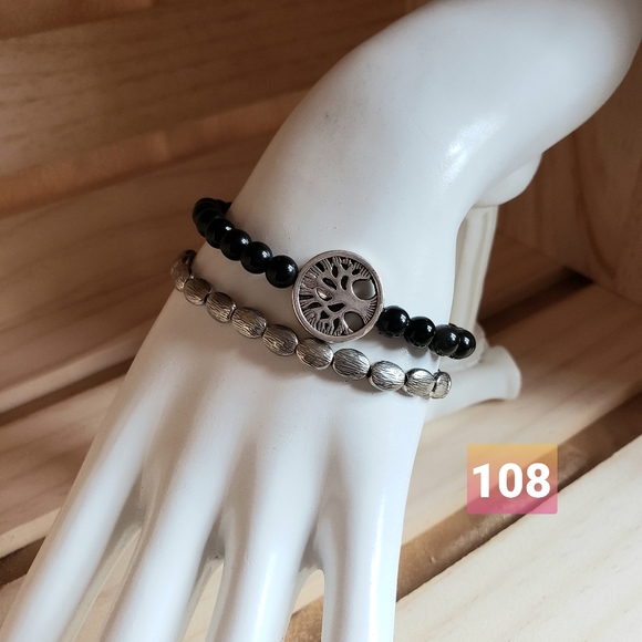 Bracelets - Picture 2 of 6